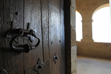 puerta con herraje antiguo iglesia de san martín de unx navarra 4M0A3950-as22