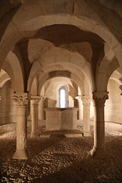 cripta rom&aacute;nica de san mart&iacute;n de unx medieval iglesia navarra 4M0A3924-as22