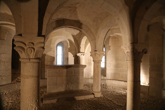 cripta rom&aacute;nica de san mart&iacute;n de unx medieval iglesia navarra 4M0A3932-as22