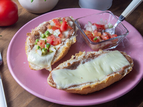 mexican food mollete
