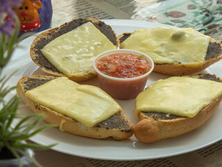 mexican food molletes 