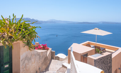 Vue de la mer à Santorin depuis le village de Oia, Grèce.	