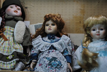 doll in a row