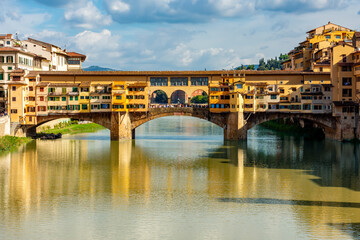 Ponte Vecchio-brug over de rivier de Arno in Florence, Italië