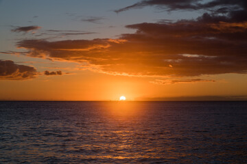 Fototapeta na wymiar Beautiful sunset on Oahu, Hawaii