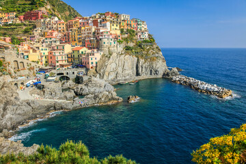 Fototapeta na wymiar Manarola bay above cliffs, Cinque Terre, Liguria, Italy with boats