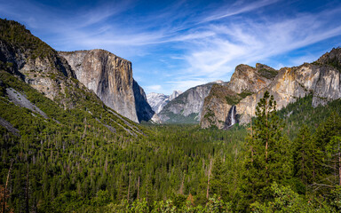 Midday from Tunnel View in Yosemite.