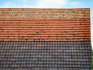 Schäden an altem Dach