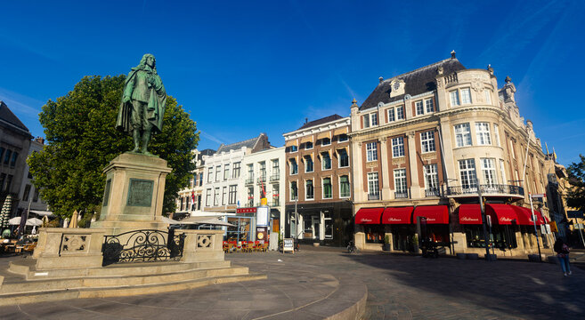 Hague, Netherlands - August 08, 2022: Memorial of dutch politician Standbeeld van Johan de Witt in historical centre of the city Hague, Netherlands