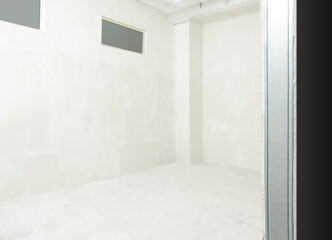 Empty room with white walls and windows