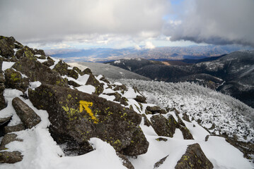 八ヶ岳の景色　冠雪した蓼科山山頂