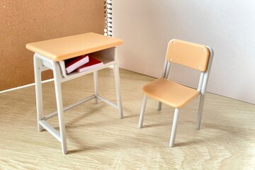 勉強のイメージ　一人分の机と椅子　文字なし