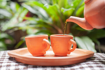Tea pots are teas that are typically brewed in clay pots and cups. This drink is added with rock sugar and drunk hot.