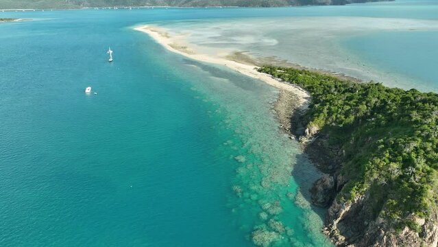 tropical islands in the great barrier reef queensland australia
