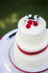White with red roses wedding cake