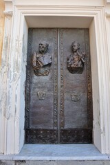 Praiano - Porta in bronzo destra della Chiesa di San Gennaro - obrazy, fototapety, plakaty