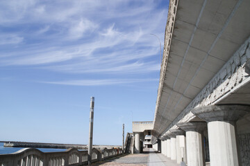 橋と青空
