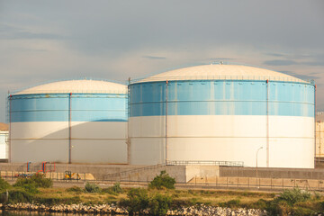 Fototapeta premium raffinerie ,blocage,grève,carburant,essence,diesel,Dépots Pétroliers de France, zone industriel, Fos-sur-Mer, Bouches du Rhône, Provence, PACA, Sud, France