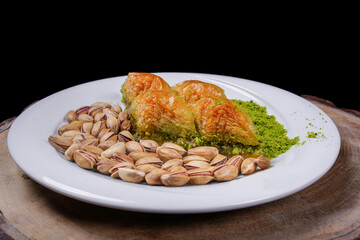 pistachio triangle baklava
