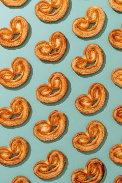 Even rows of sweet palmier cookies