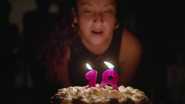 Soplando velas de cumplea&ntilde;os