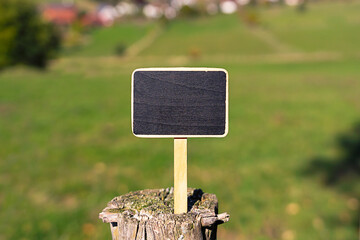 Grundstück zu verkaufen - Schild mit Textfreiraum