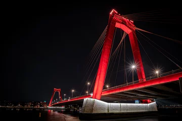 Foto op Plexiglas De Willemsbrug in Rotterdam © mikevanschoonderwalt