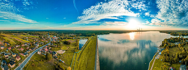 Jezioro Rybnickie jesienią z lotu ptaka na Śląsku w Polsce