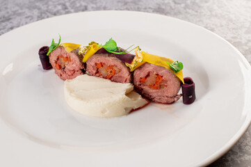 Boiled duck meat medallions with vegetables