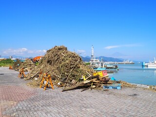 港の災害ゴミの山