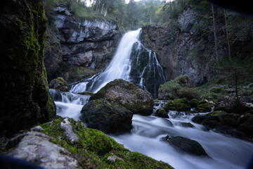 Fototapeta premium Beautiful fall waterfall with mirrored water 