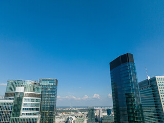 wieżowce, drapacze chmur, budynki biznesowe w centrum miasta, warszawa
