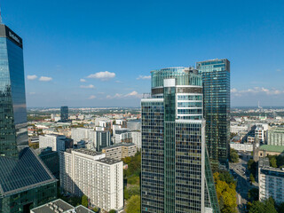Fototapeta na wymiar wieżowce, drapacze chmur, budynki biznesowe w centrum miasta, warszawa