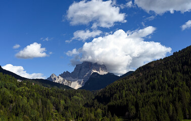 Paysage de montagne dans le massif des Dolomites en Italie autour du Monte Pelmo en été