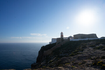 Küstenlandschaft mit Felsen und Meer	