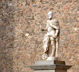 Statue tribute to Emperor Carlos V