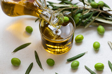 Image of raw olives and olive oil.
