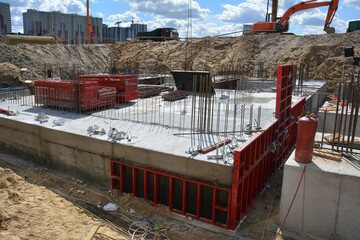 Clamped formwork panels at foundation construction