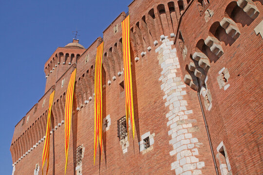 Castillet Perpignan,  Castellet Perpignan  (en catalan),  monument  Perpignan,  porte de la ville  Perpignan,   prison d'&Eacute;tat  Perpignan, centre ville Perpignan , pr&eacute;fecture Pyr&eacute;n&eacute;es-Orientales , Occi