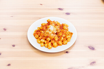 Gnocchi, patate , ragù , sugo, formaggio, grattugiato , gnocchi di patate, patete, fecola, tavola calda, bar, risotorante, casa, fatto in casa, nonna, mamma, ristorazione