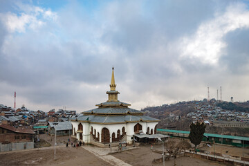 CHARARI SHARIEF , KASHMIR, INDIA: Charar-e-Sharief shrine dedicated to Kashmiri muslim Sufi saint Nund Rishi, also known as Sheikh Noor-ud-Din Noorani, near Srinagar