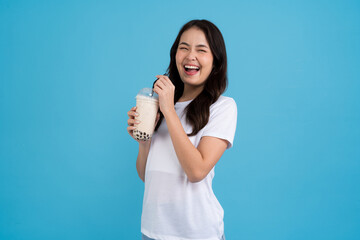 Asian girl holding a cup of pearl milk tea With a smile