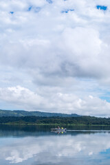 Obraz na płótnie Canvas Paisaje en el lago Arenal en La Fortuna, Costa Rica