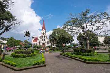 Parque Braulio Carrillo e iglesia de la Merced en la la ciudad de San José en Costa RIca