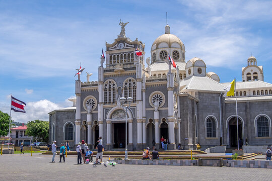 Bas&iacute;lica de la Se&ntilde;ora de los Angeles en la hist&oacute;rica ciudad de Cartago de Costa Rica