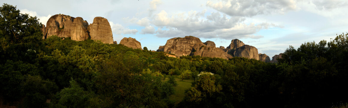 Rocks of Meteora, Greece // Felsen von Meteora , Griechenland