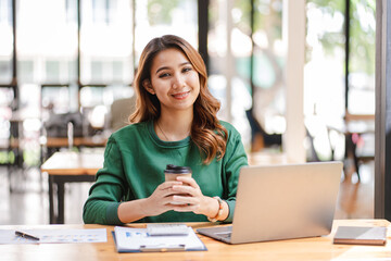 Obraz premium Asian business woman Business document check, account check, document search Legal documents, document preparation, reports, tax analysis, time, accounting, data sheets