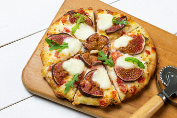 Delicious pizza with figs and arugula