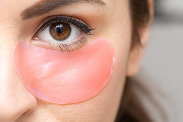 Close up of woman eye with contour mask