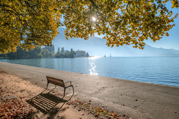 Couleurs d'automne, la plus belle des saisons sur le lac et le vieux Annecy, l'une des plus belles...